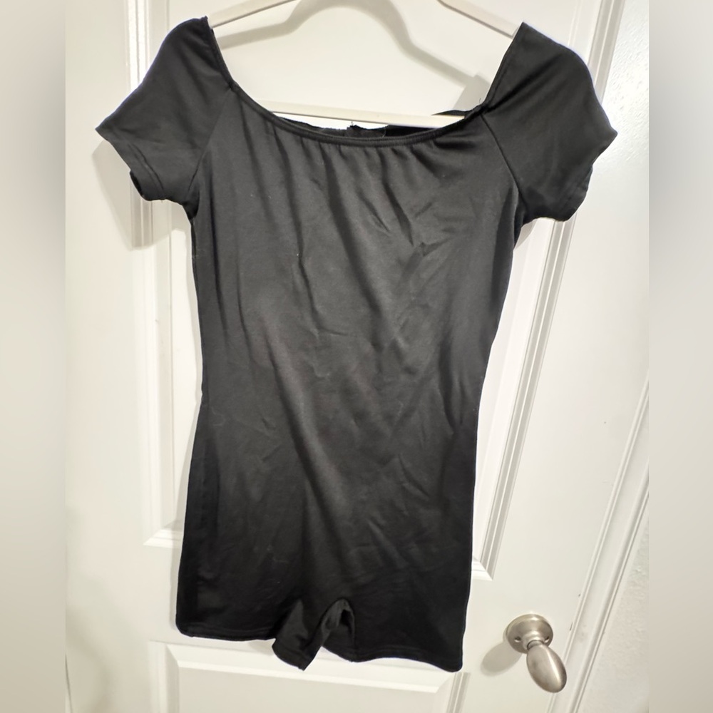 Black Women’s Short Sleeve Scoop Neck shorts jumper